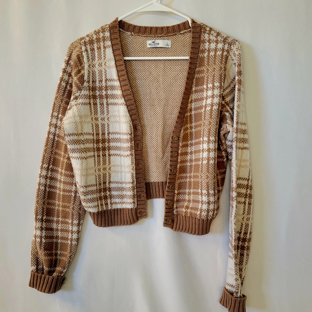 Hollister Junior Plaid Knit Cropped Cardigan in Beige and Cream - Picture 2 of 3